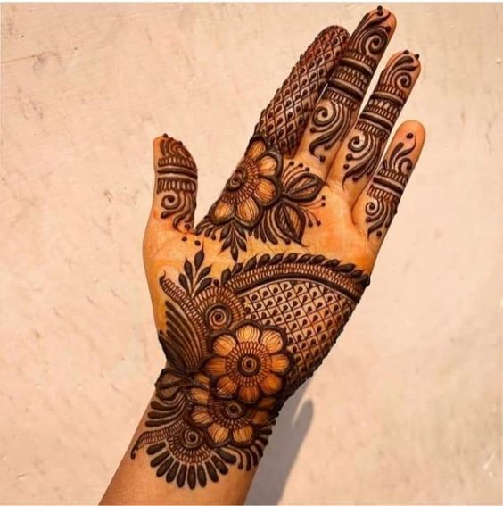 Bold Floral Arabic Mehndi for Weddings